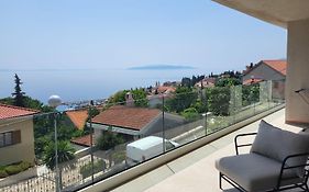 Premium Apartment With Beautiful Sea View, Short Walk To The Sea