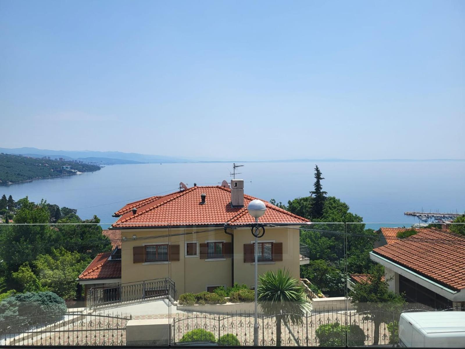 Premium Apartment With Beautiful Sea View, Short Walk To The Sea Abbázia Kültér fotó